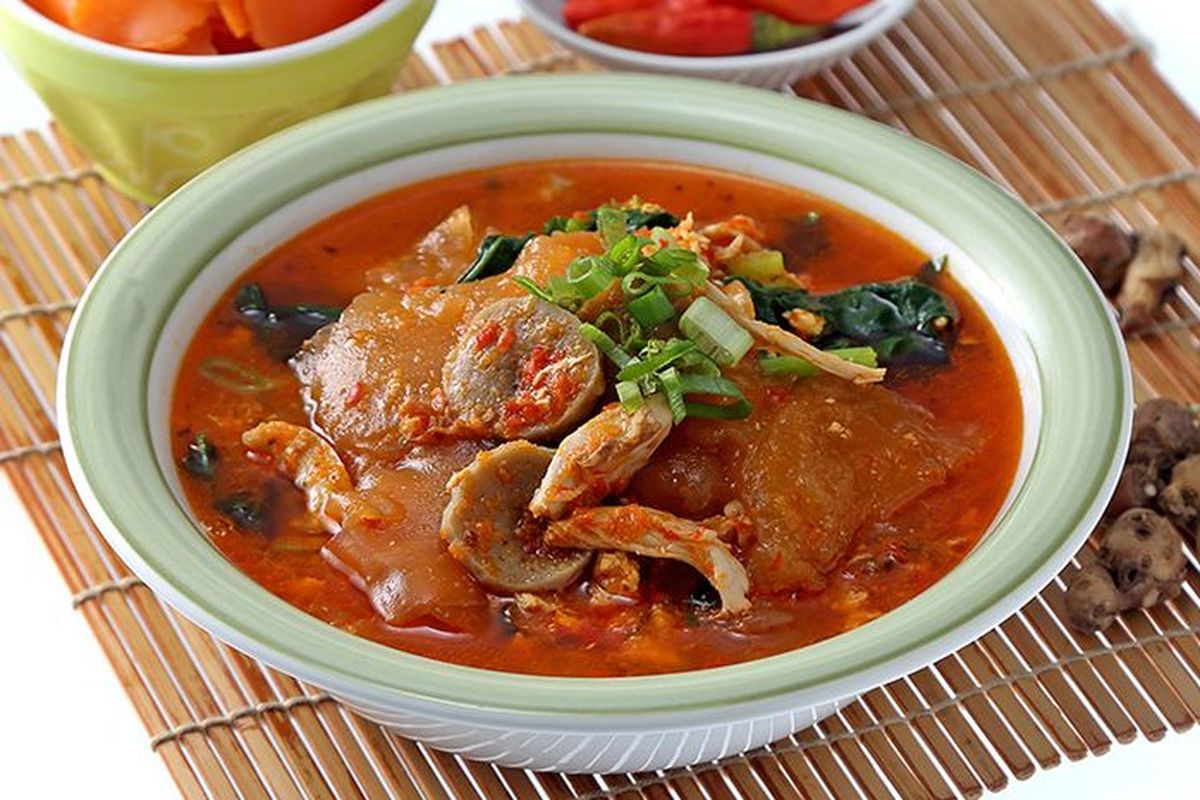 You are currently viewing Seblak Kuah Pedas: Kuliner Berbumbu Khas Bandung yang Menggoda Selera