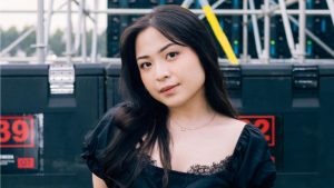 Read more about the article Bernadya: Dari Kamar Kecil ke Panggung Besar