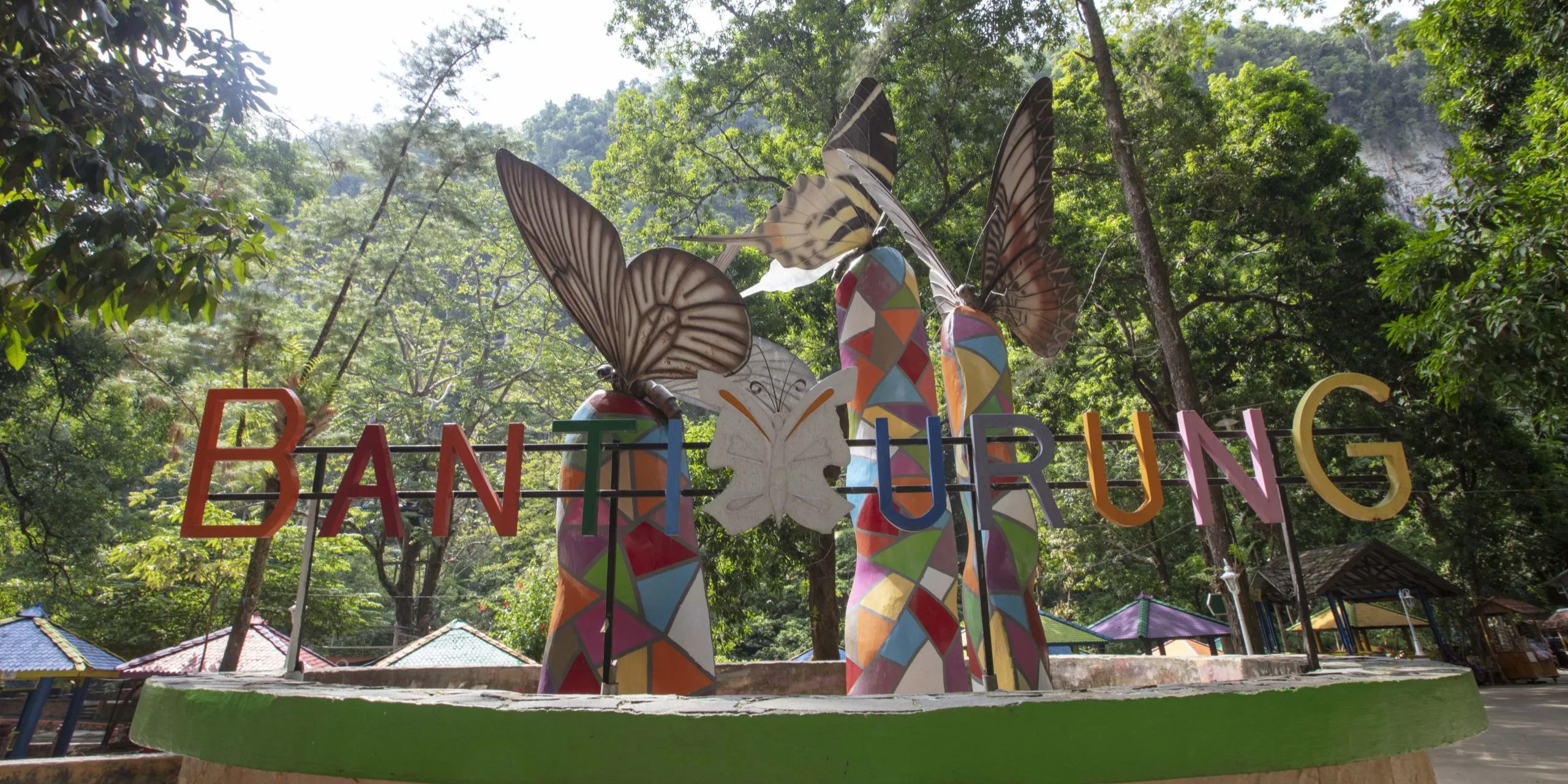 You are currently viewing Taman Nasional Bantimurung: Surga Kupu-Kupu & Air Terjun di Sulawesi Selatan