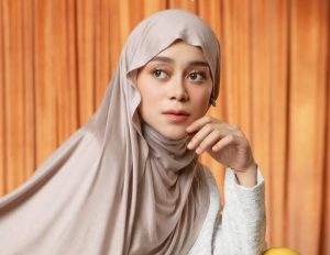 Read more about the article Lesti Kejora di Mataku: Bukan Hanya Penyanyi, Tapi Simbol Ketegaran
