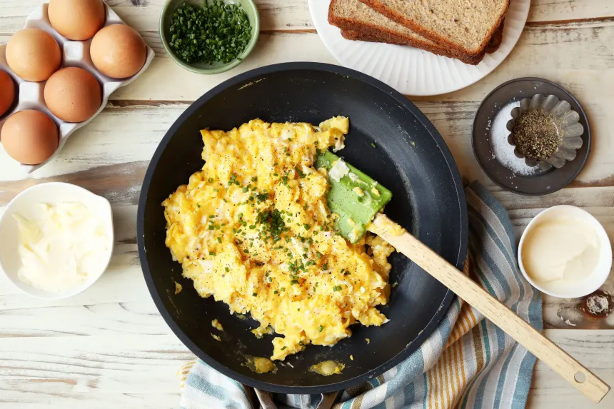 You are currently viewing Scrambled Eggs: Rahasia Sukses Membuat Telur Orak-arik Lezat ala Rumahan