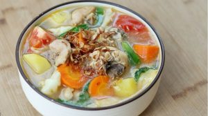 Read more about the article Sup Ayam Rempah: Resep  yang Harum dan Gurih, Cocok untuk Musim Hujan