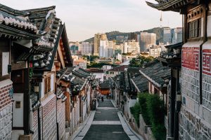 Read more about the article Bukchon Hanok Village: Destinasi Wajib Saat Liburan ke Seoul