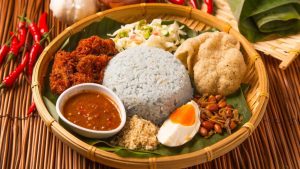 Read more about the article Nasi Ulam: Rahasia Rasanya yang Bikin Kangen & Cara Simpel Bikin Sendiri!