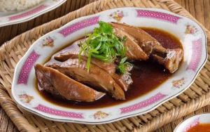 Read more about the article Ayam Kukus: Resep Sehat, Gagal Total, Sampai Tips Anti Hambar!