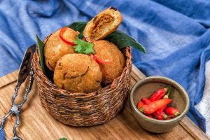 Read more about the article Combro dan Misro: Jajanan Tradisional yang Selalu Bikin Rindu
