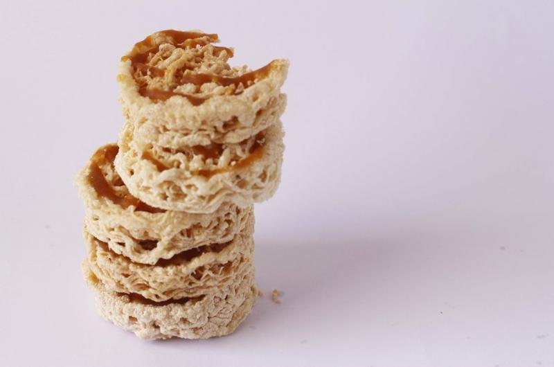 You are currently viewing Kue Sarang Madu: Manis, Lembut, dan Penuh Cerita