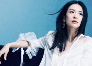 Read more about the article Zhang Ziyi, Keanggunan dan Bakat Artis Cantik Dunia