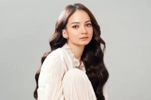 Read more about the article Enzy Storia: Bintang Multitalenta yang Memikat Hati Indonesia