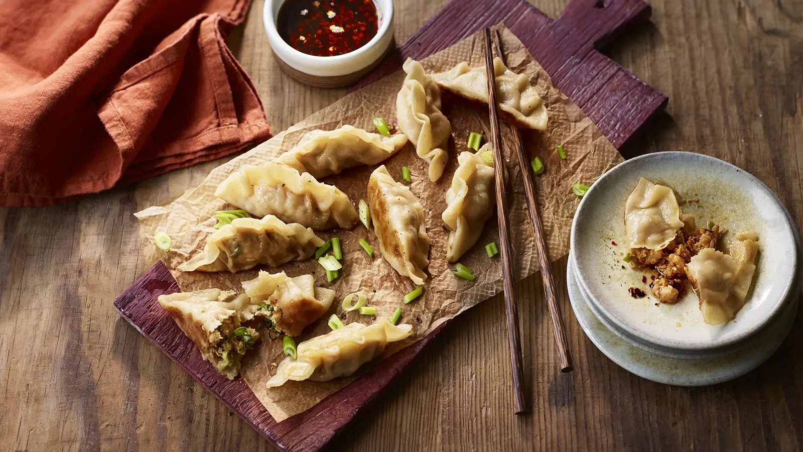 You are currently viewing Gyoza: Kisah Pangsit Jepang yang Menggugah Rasa dan Mengikat Kenangan