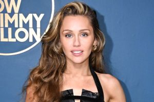 Read more about the article Miley Cyrus: Evolusi Ikon Pop dari Disney hingga Grammy