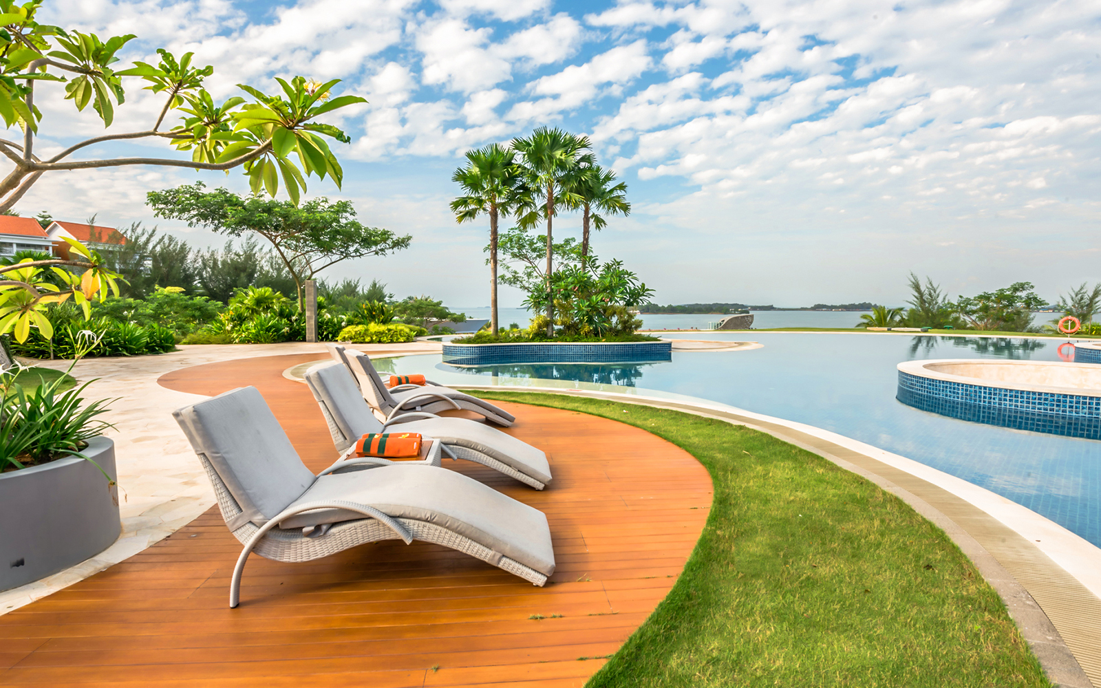 Kemewahan Desain harris resort barelang yang Menyatu dengan Alam