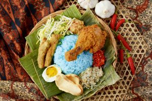 Read more about the article Eksplorasi Nasi Kerabu: Kuliner Biru Ikonik nan Melegenda