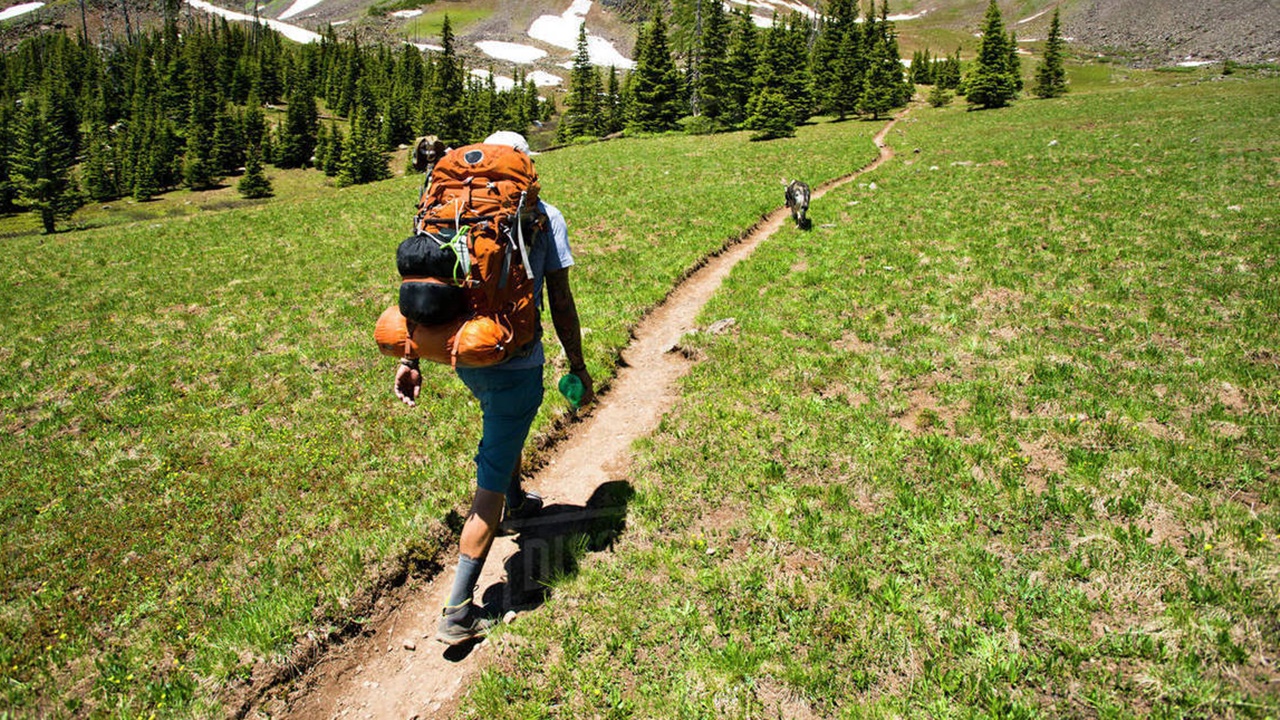 You are currently viewing Menemukan Jati Diri Lewat Keseruan Manfaat Solo Hiking
