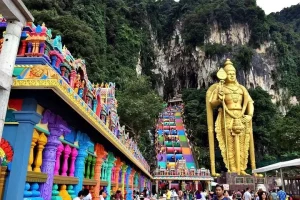 Read more about the article Batu Caves, Kuil Bersejarah yang Jadi Ikon Wisata Malaysia