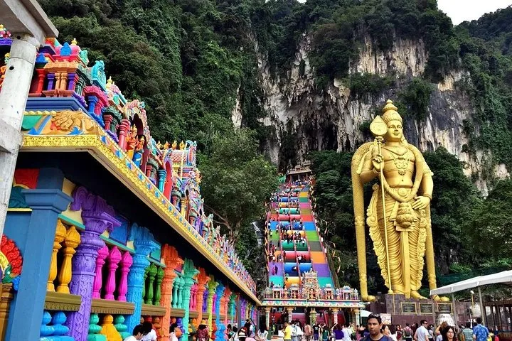 You are currently viewing Batu Caves, Kuil Bersejarah yang Jadi Ikon Wisata Malaysia