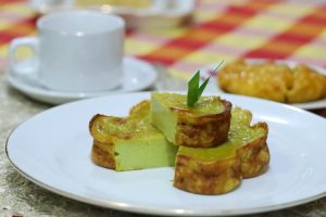 Read more about the article Bingke Kembang, Kelezatan Kue Tradisional yang Tetap Memikat Hati di Setiap Gigitan
