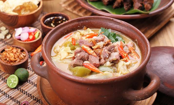You are currently viewing Tongseng Sapi, Kehangatan Rasa Nusantara yang Selalu Mengundang Rindu