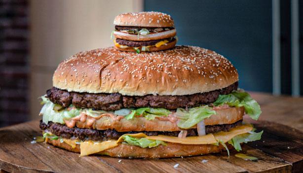 You are currently viewing Giant Burger, Sensasi Porsi Raksasa yang Menggugah Selera dan Menciptakan Pengalaman Kuliner Tak Terlupakan