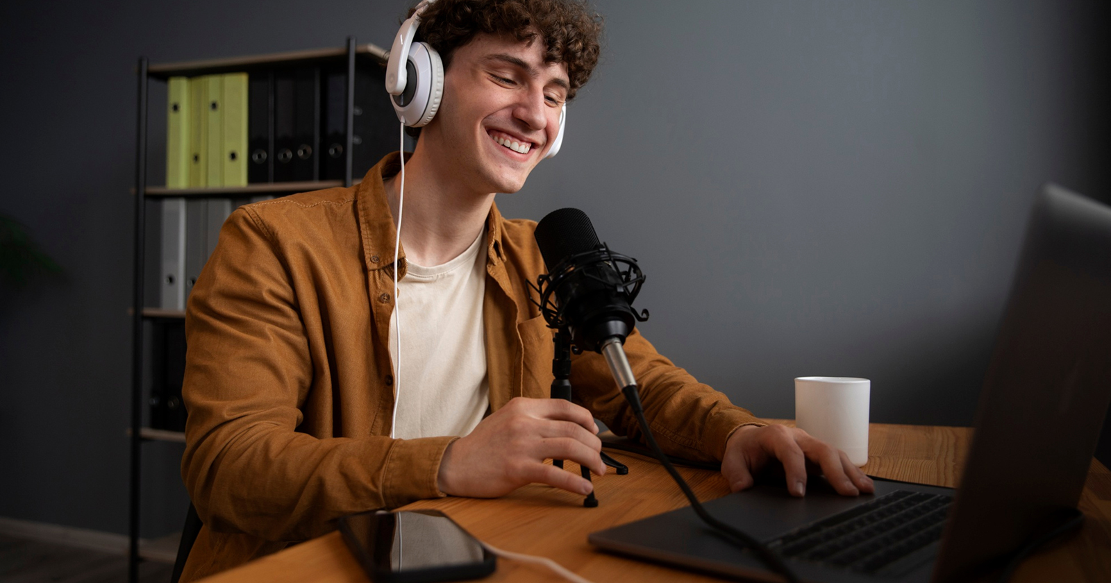 Mengapa Bisnis Konten Audio Semakin Menjanjikan