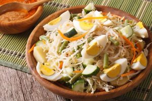 Read more about the article Gado-gado Betawi, Harmoni Rasa Tradisional yang Menyatukan Warna Kuliner Jakarta